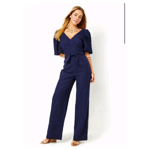 Lilly Pulitzer Kirrabelle Jumpsuit true navy pineapple pucker Jackquard size 00 - Picture 1 of 6
